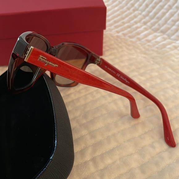 Salvatore Ferragamo sunglasses authentic main image 5
